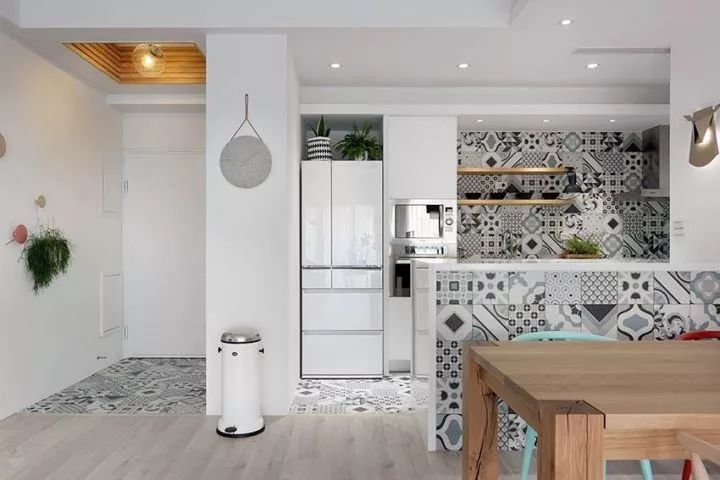 廚房門(mén)裝修效果圖_紅磚裝修廚房櫥柜效果圖片大全_廚房吊軌門(mén)效果視頻