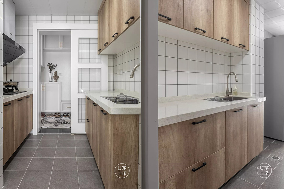 蘭州實(shí)木櫥柜定制|衣帽間帶梳妝臺設(shè)計(jì)2022已更新(今日/資訊)