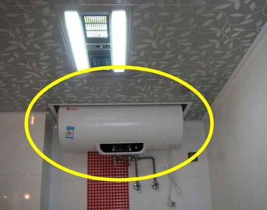 衛(wèi)生間裝吊頂，再裝電熱水器太壓抑了？學(xué)學(xué)這方法，美觀還省空間