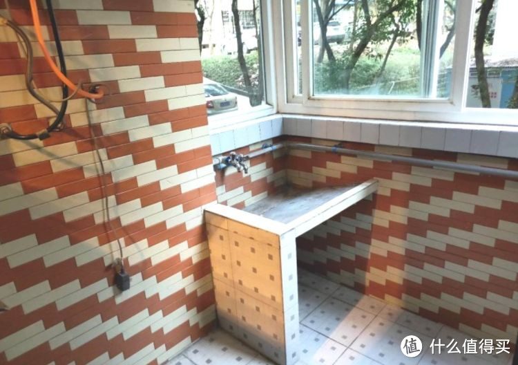 136㎡錯層大四房，優(yōu)雅的新中式裝修，衣柜里面裝廁所，誰見過？