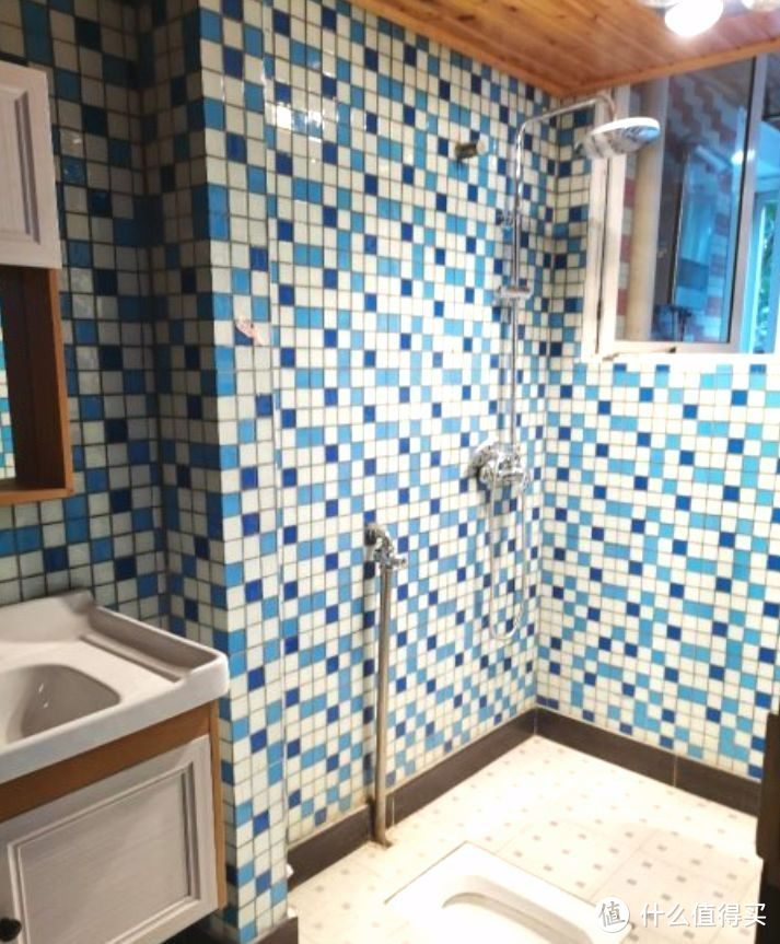 136㎡錯層大四房，優(yōu)雅的新中式裝修，衣柜里面裝廁所，誰見過？