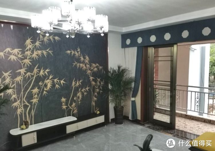 136㎡錯層大四房，優(yōu)雅的新中式裝修，衣柜里面裝廁所，誰見過？