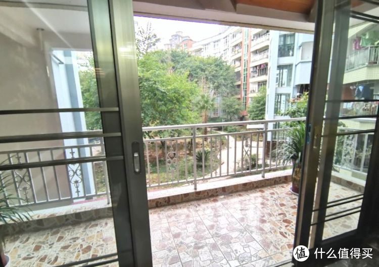 136㎡錯層大四房，優(yōu)雅的新中式裝修，衣柜里面裝廁所，誰見過？