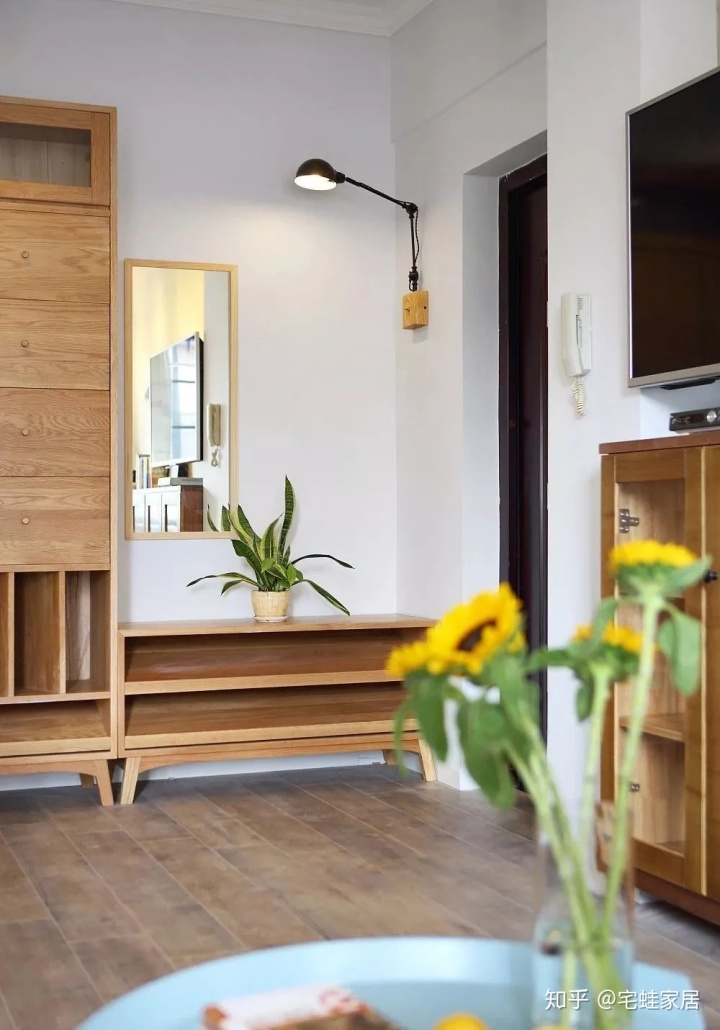 客廳玄關(guān)隔斷鞋柜裝修效果圖_進門玄關(guān)隔斷裝修效果圖_玄關(guān)隔斷裝修效果圖