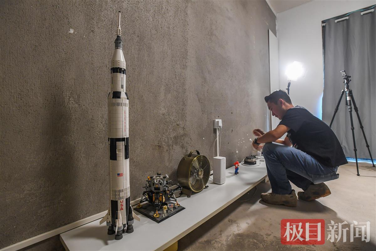 極目快評(píng)|武漢90后小伙入住毛坯房，笑對(duì)困難就一定能笑迎明天