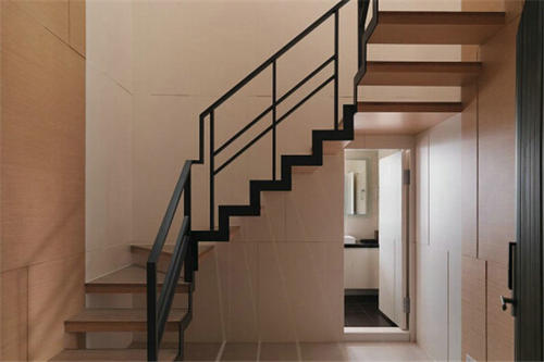 樓梯下怎么設(shè)計衛(wèi)生間？