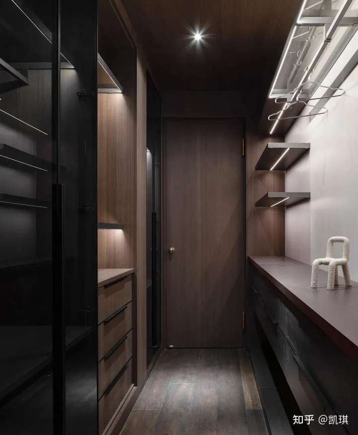 進(jìn)門(mén)玄關(guān)鞋柜的設(shè)計(jì)效果圖片_玄關(guān)鞋柜裝修效果圖_客廳玄關(guān)鞋柜裝修效果圖