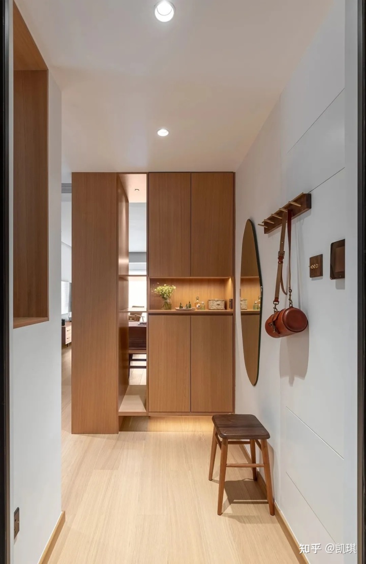 客廳玄關(guān)鞋柜裝修效果圖_玄關(guān)鞋柜裝修效果圖_進(jìn)門(mén)玄關(guān)鞋柜的設(shè)計(jì)效果圖片