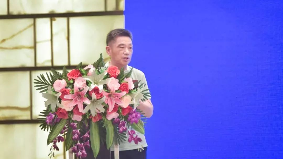 自助餐廳裝修效果工業(yè)風圖_室內(nèi)裝修效果圖_室內(nèi)手繪效果圖呢圖網(wǎng)