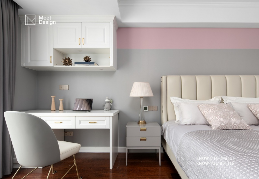 臥室床頭柜3裝修效果圖優(yōu)雅歐式，帶你探秘融化在奶油里歐式豪華臥室設(shè)計(jì)圖片賞析