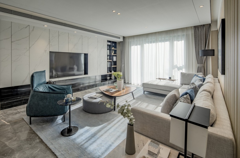 客廳窗簾裝修效果圖沈陽(yáng)中海華貿(mào)北復(fù)式大宅李益中空現(xiàn)代簡(jiǎn)約客廳設(shè)計(jì)圖片賞析