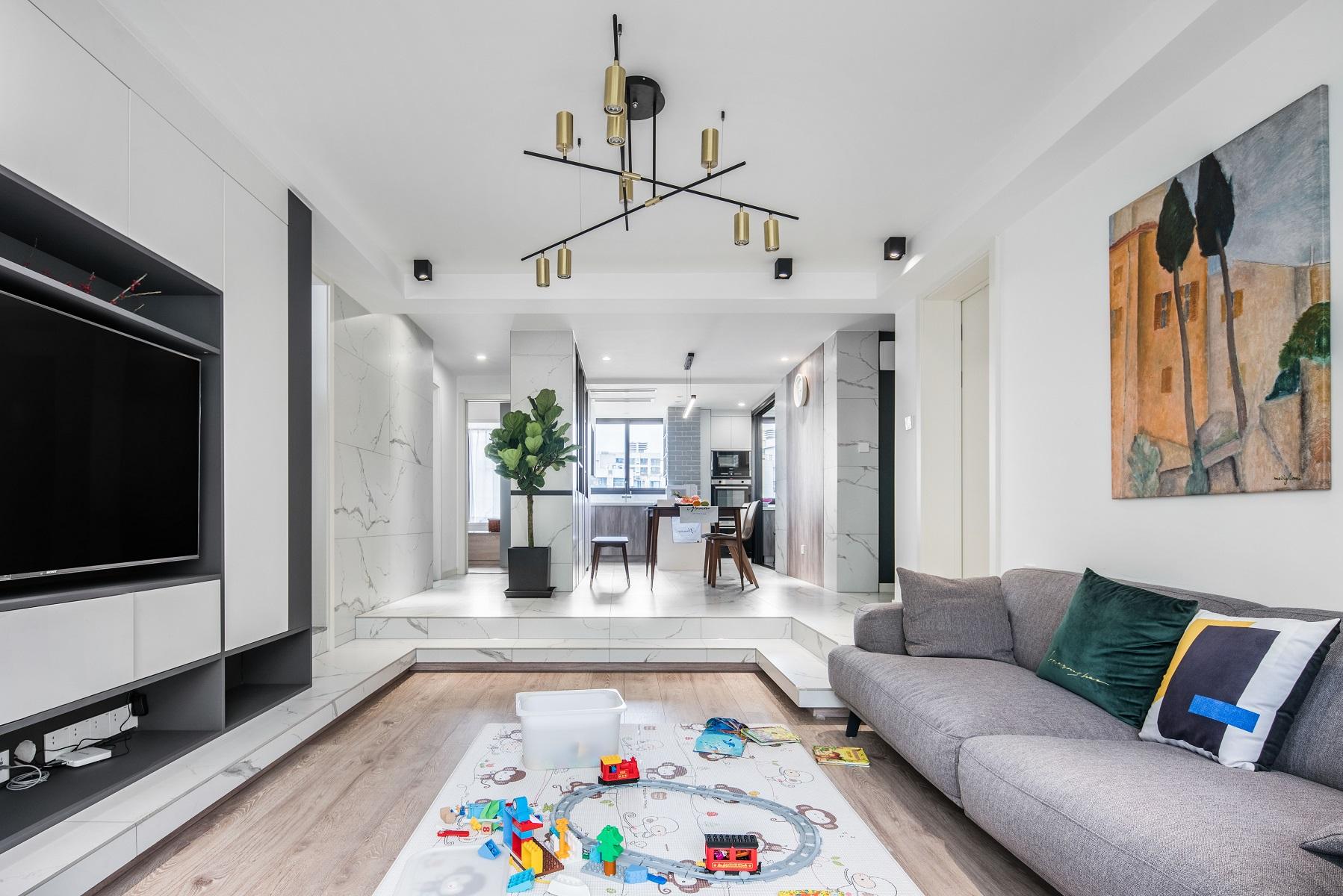 “去客廳化”正流行，客廳地面抬高30cm，做下沉式設(shè)計(jì)，多個(gè)茶室