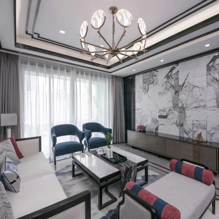 新古典后現(xiàn)代奢華牆面效果_新古典裝修效果圖_新古典裝修客廳效果圖