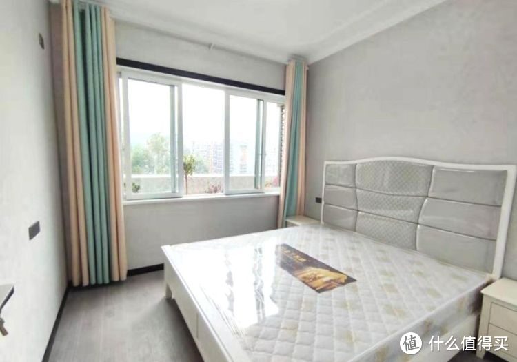 擠破頭買(mǎi)了這套100㎡小三房，送超大平臺(tái)花園，比房子大了一倍
