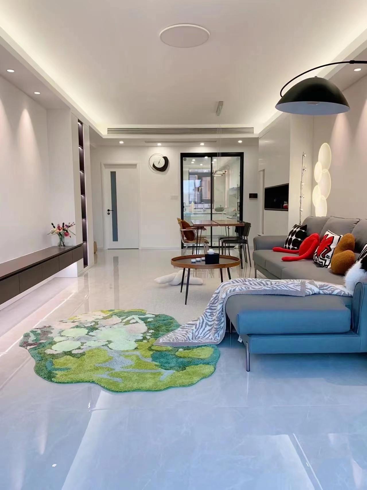 她家96平米，全屋大白墻，簡(jiǎn)潔又大方，電視墻做懸空柜，真明智