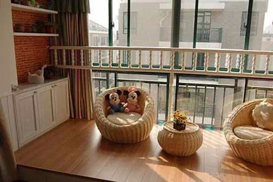 弧形陽(yáng)臺(tái)窗戶裝修效果圖_陽(yáng)臺(tái)窗戶裝修效果圖_半截陽(yáng)臺(tái)窗戶怎么裝修