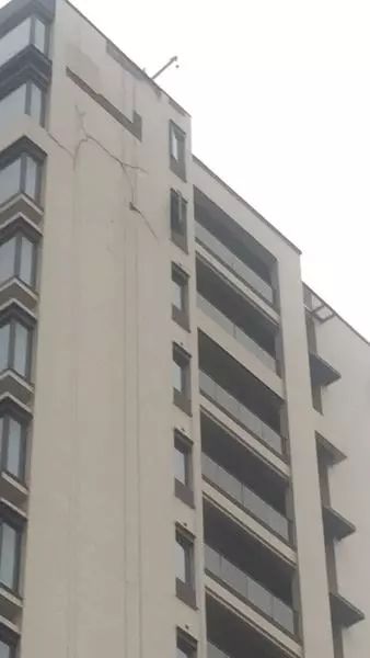 杭州一樓盤豪華裝修，沒交付外墻已開裂！業(yè)主發(fā)現(xiàn)30多處質(zhì)量問題，快崩潰了