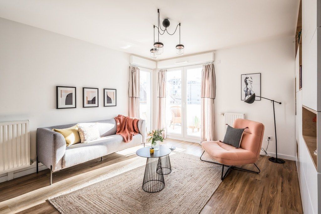 小戶型陽臺曬衣服浪費了，打L型榻榻米地臺，朋友來了只想躺在這